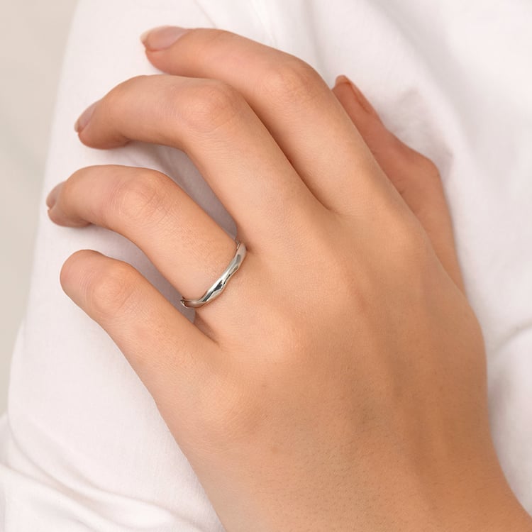 Glänzende Eheringe aus Gold 158869