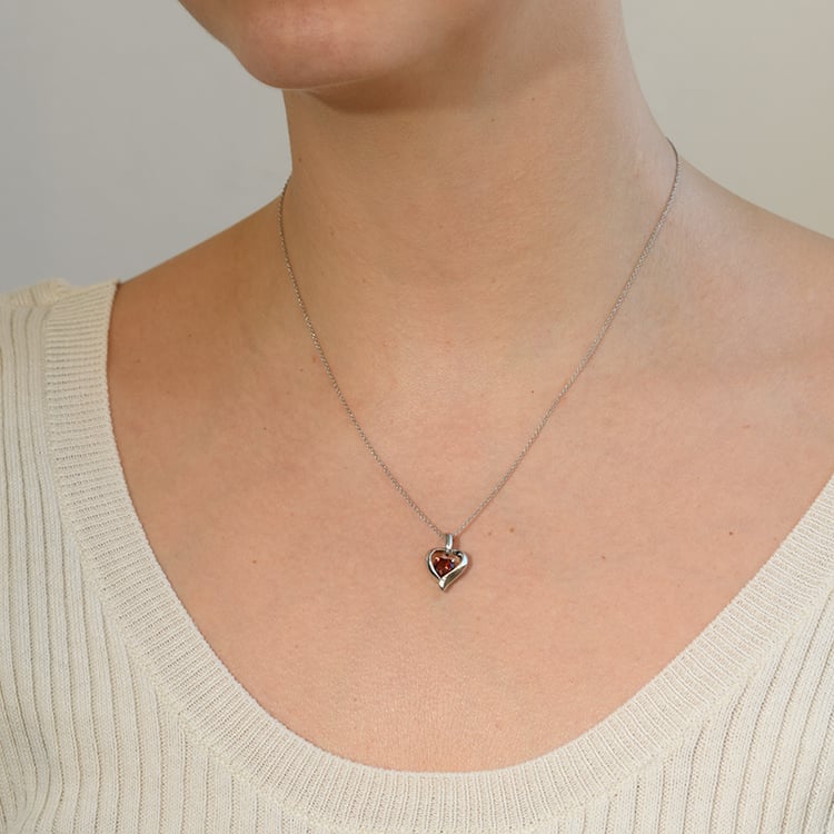 Granat in Herzform im silbernen Herz Lovelyn 132809