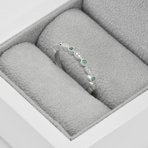 Memoirering mit Smargden und Diamanten Alanis