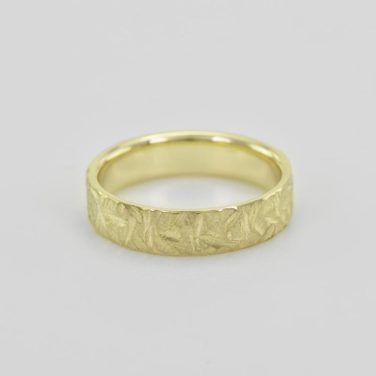 Mattgoldene Trauringe mit Relief Veste 41617