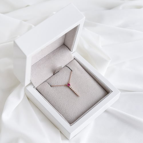 Atypische Kette mit Rubin und Diamanten Zaiden