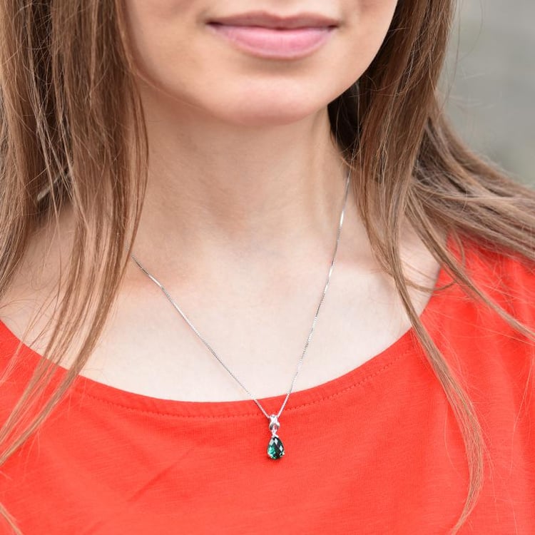 Silberanhänger mit simuliertem Smaragd-Tropfen Shrimati 74544