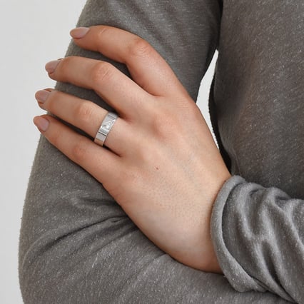 Trendy Eheringe aus Gold mit einem Diamanten Mert