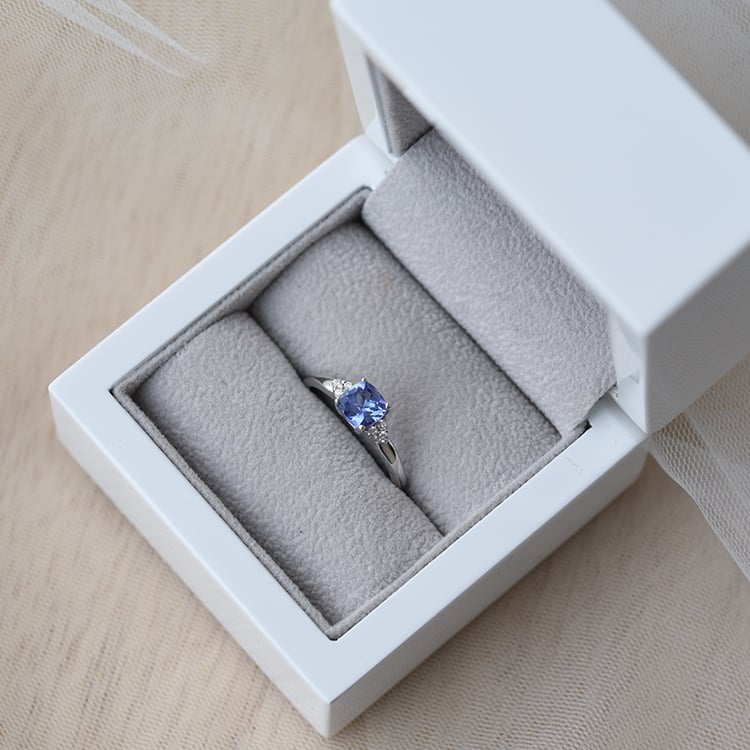 Goldener Ring mit Tansanit und Diamanten Essa 63110