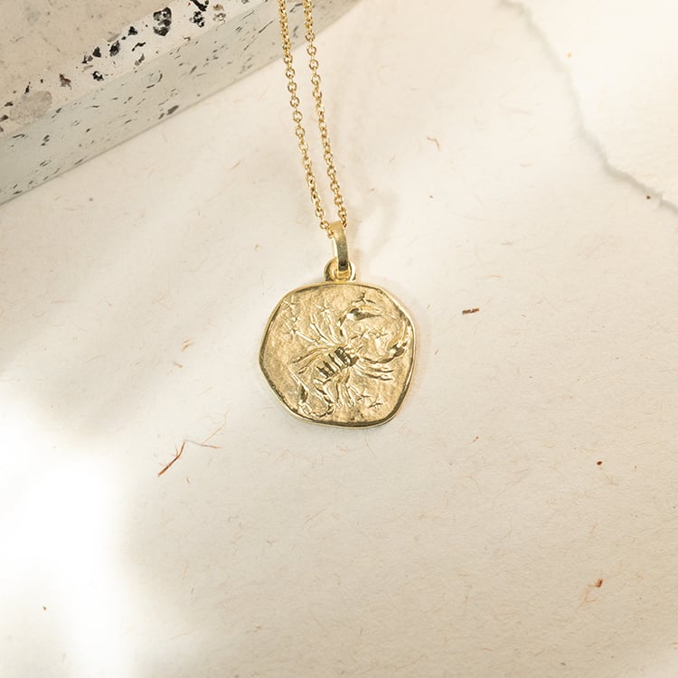 Goldanhänger mit Symbolen des Tierkreiszeichens 143664