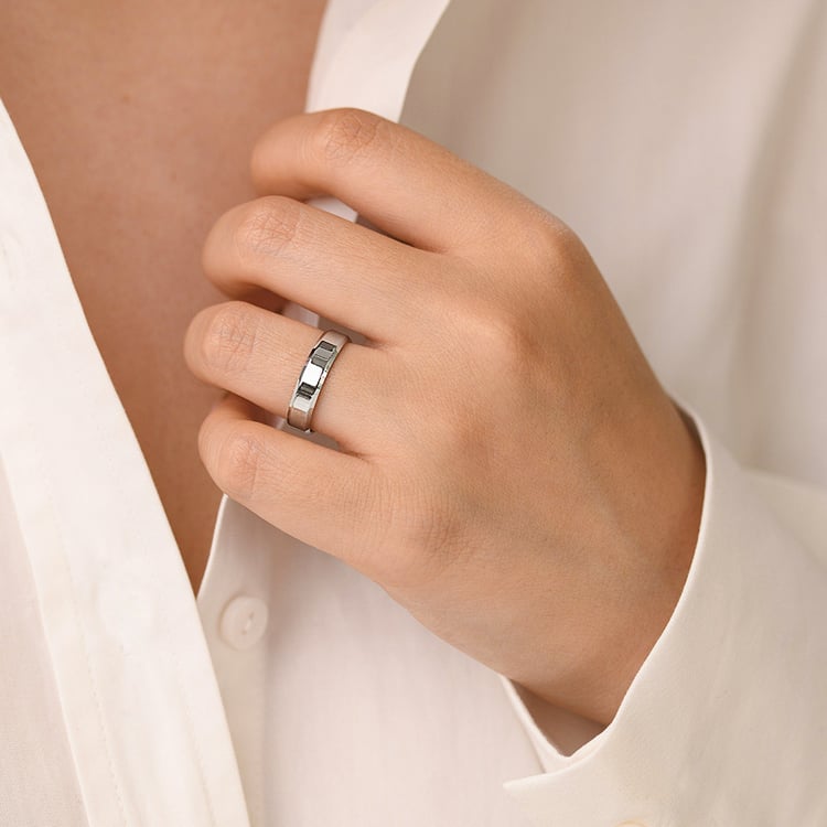 Goldene minimalistische Eheringe mit abgeschrägten Kanten Varden 156809