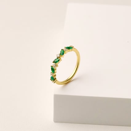 Half-Eternity-Ring aus Gold mit grünen Lab Grown Smaragden Zubin