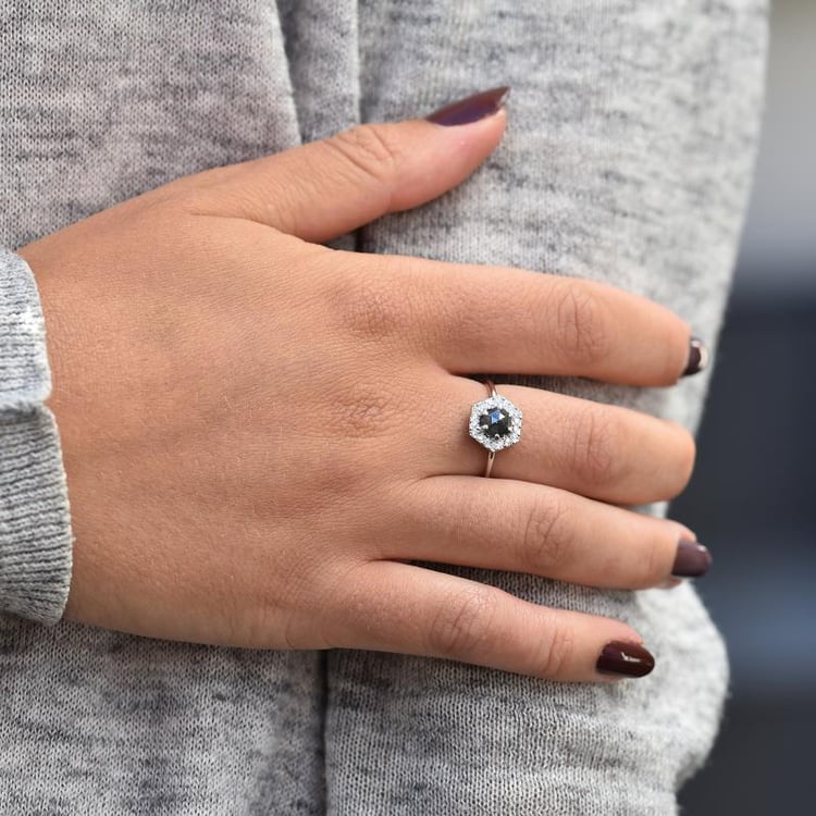 Ring mit Hexagon Salt and Pepper Diamant 34292