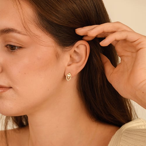 Goldene Ohrringe in Mandelform mit Lab Grown Diamanten Birgit