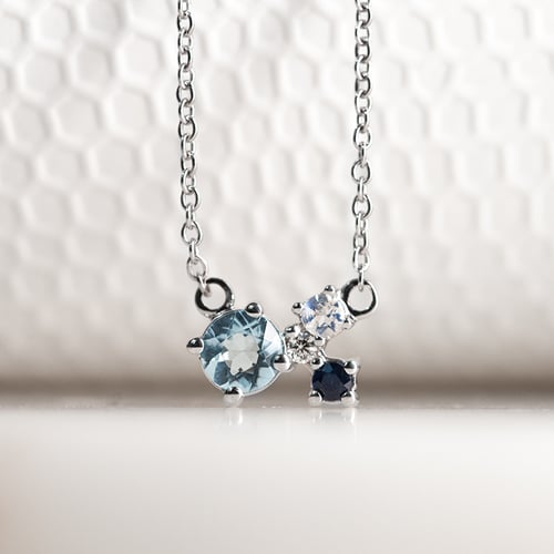 Silberne Cluster-Halskette mit Aquamarin und Edelsteinen Millie