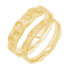 Goldene Eheringe mit atypischer Oberfläche Iris