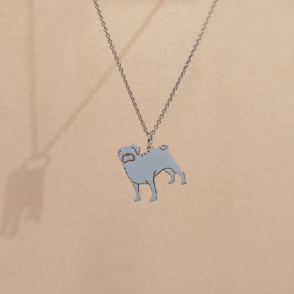 Anhänger in Form eines Hundes mit Gravur Pug