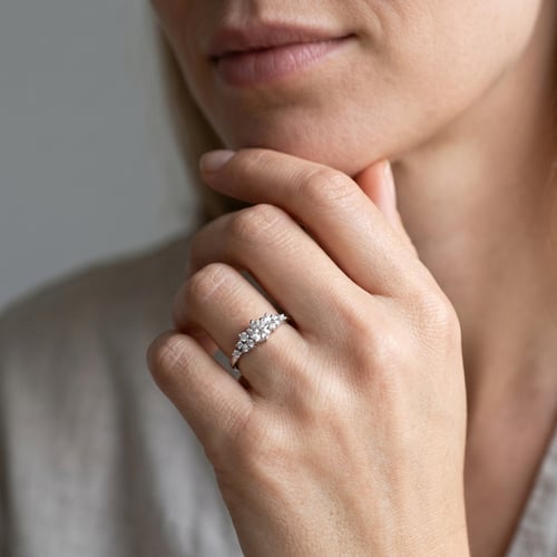 Romantischer Verlobungsring mit Lab Grown Diamanten Donell
