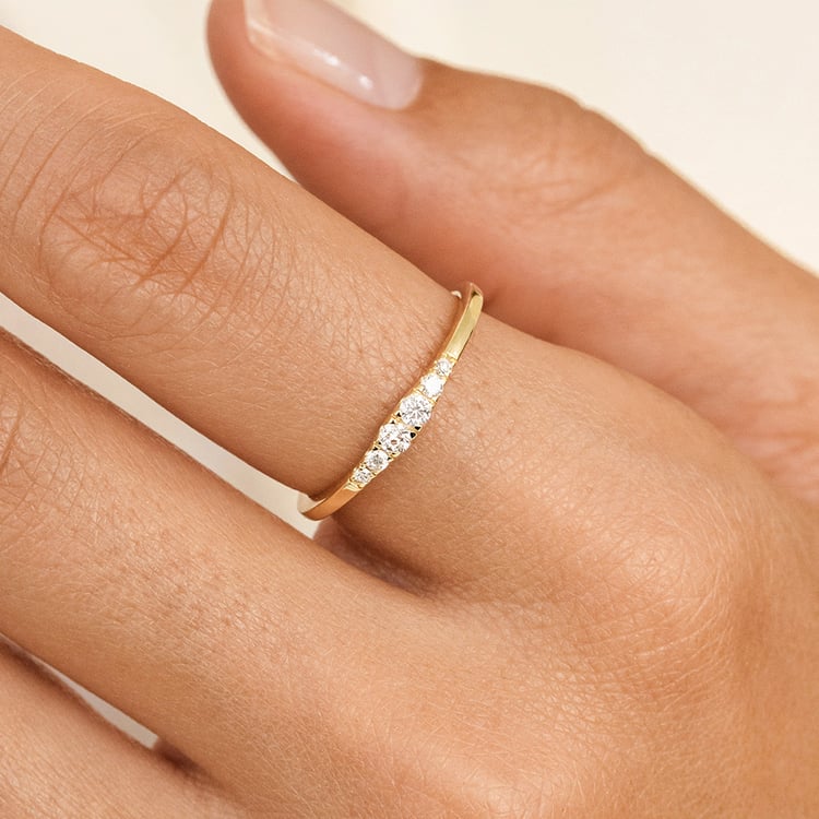 Minimalistischer Ring aus Gold mit Diamanten Ingvar 162972