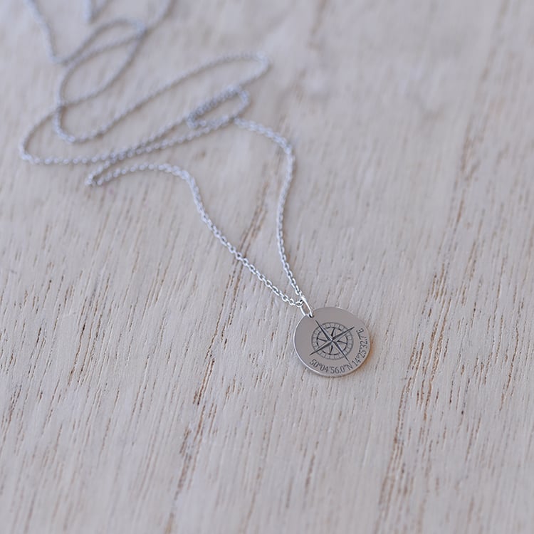 Goldanhänger mit gravierten Wunschkoordinaten Naira 60057