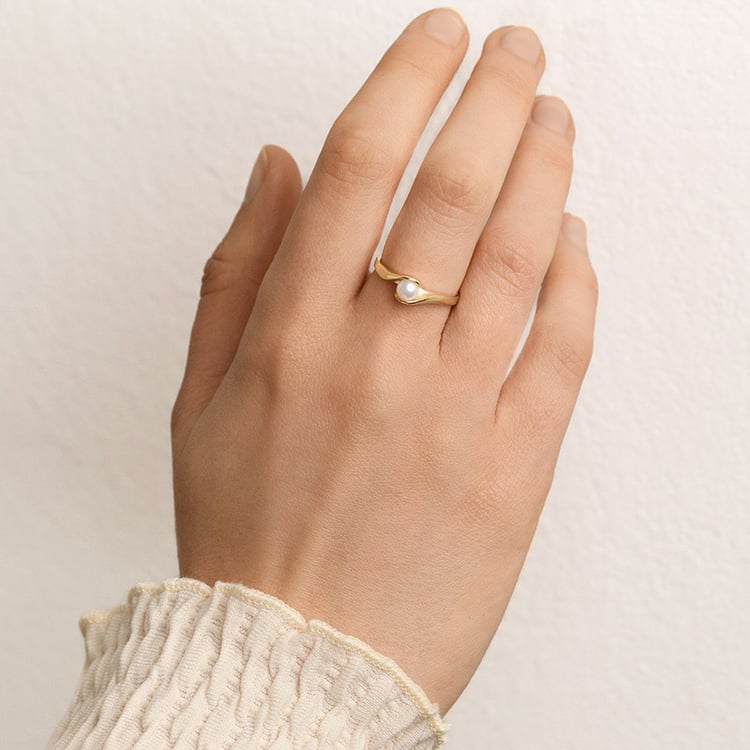 Goldener Verlobungsring mit Perle Sharvari 153834