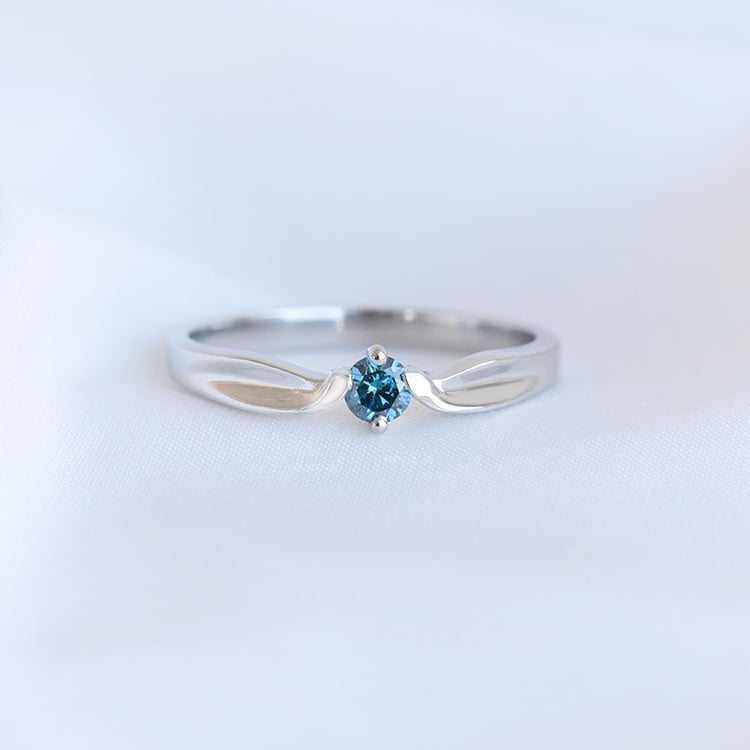 Verlobungsring mit blauem Diamanten Amrusha 93503