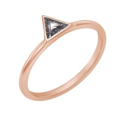 Ring mit einem Salt and Pepper Diamanten in Trillion-Form Daslis