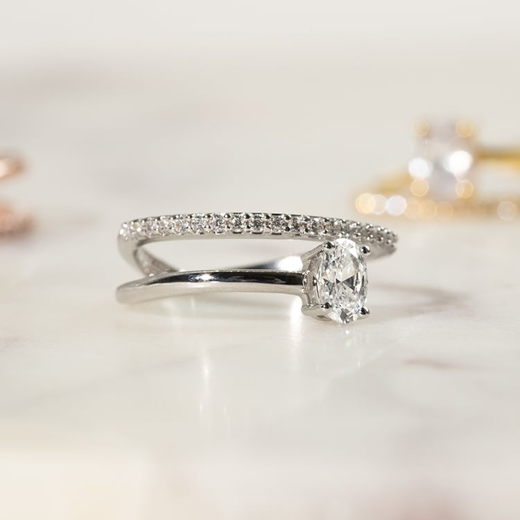 Unkonventioneller Verlobungsring mit Diamanten Lori 137543