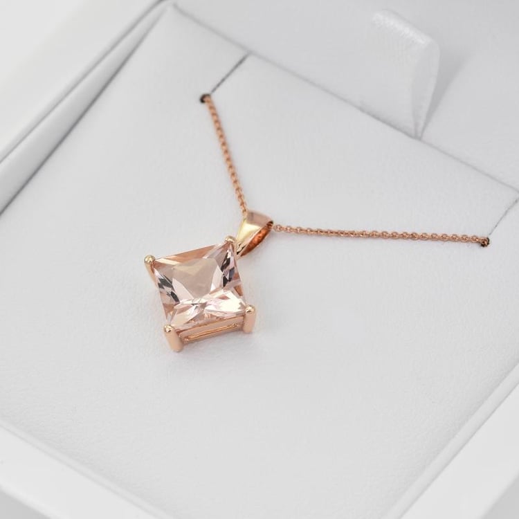 Anhänger aus Gold mit Prinzessschliff Morganit in Eppi-Geschenkbox 28384