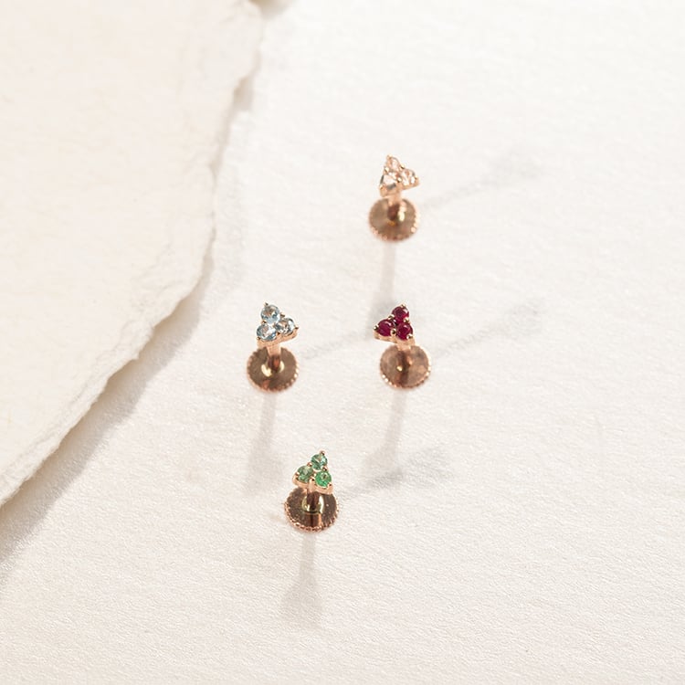 Goldener Piercing Ohrstecker mit Smaragden Masha 138308