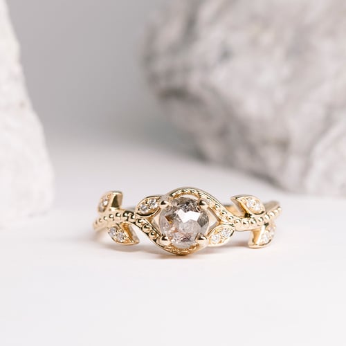 Verlobungsring mit einem Salt and Pepper Diamanten und Lab Grown Diamanten Vindo