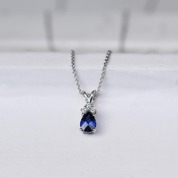 Saphir in Goldanhänger mit Diamanten Electrah 20400