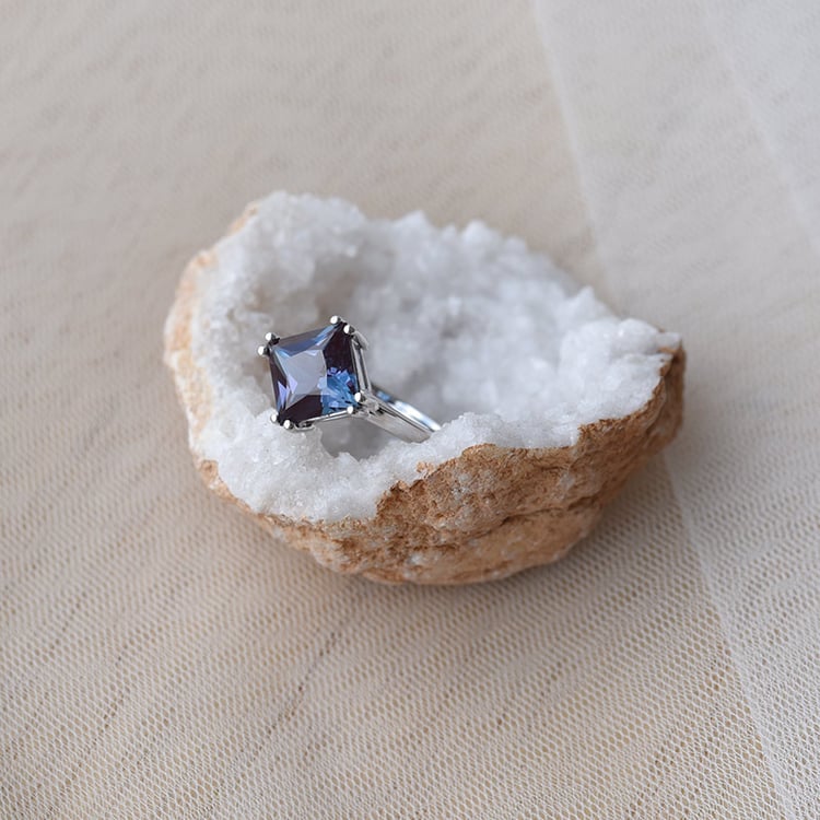 Goldring mit Alexandrit im Pricess-Schliff Ogden 72443