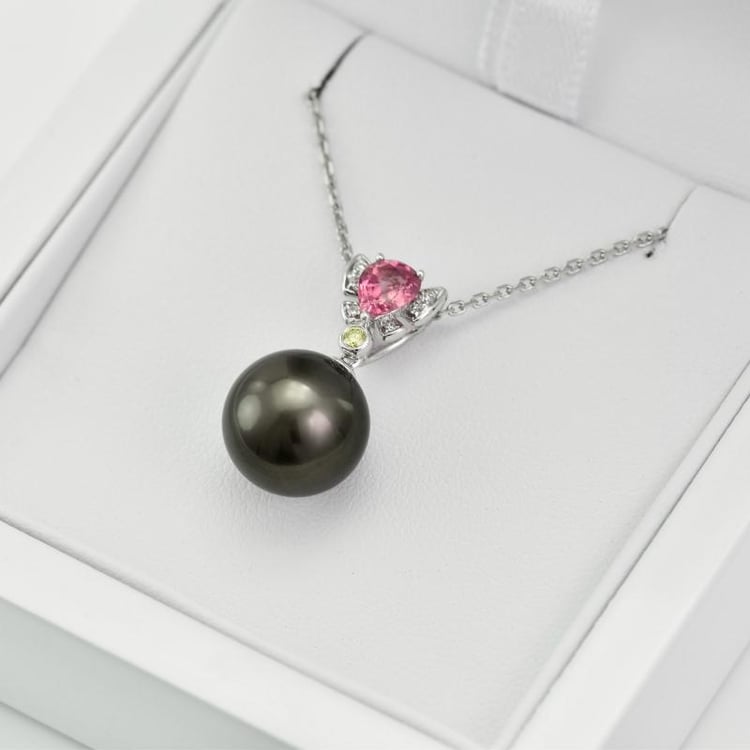 Anhänger mit schwarzer Perle, Diamant und Turmalin Raziel 18553