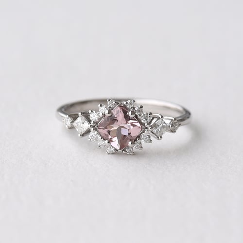 Goldener Ring mit Princess Morganit und Moissaniten Medrie