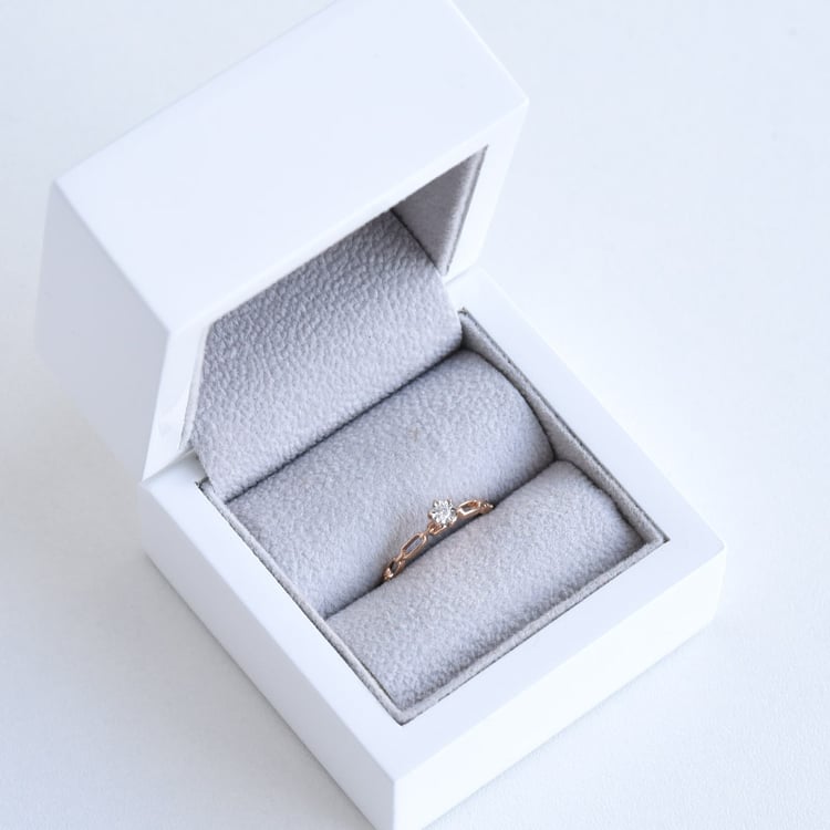 Unkonventioneller Diamantring Suzanne 84423