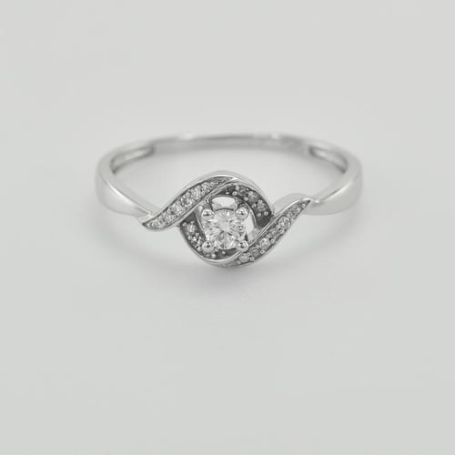 Romantischer Silberring mit Lab Grown Diamanten Nurisa
