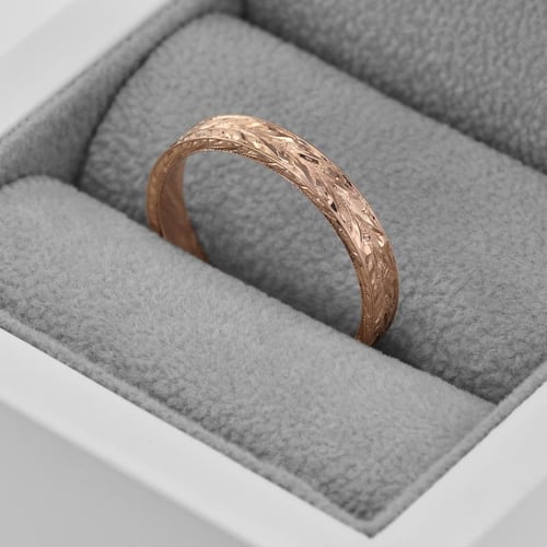 Romantische Vintage-Eheringe aus Gold mit Gravur Hannu