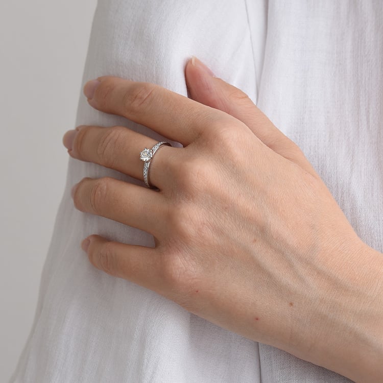 Verlobungsring aus Gold mit Diamant im Solitär-Pave Stil Vanan 67183