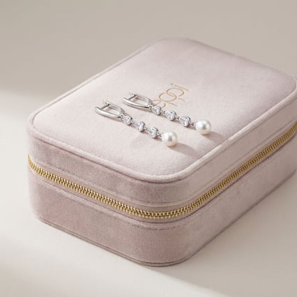 Silberne einfache Hängeohrringe mit Perlen und Zirkonia Amanda