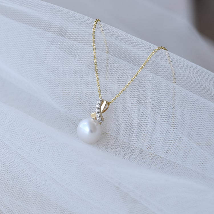 Goldene Halskette mit Perle 66978