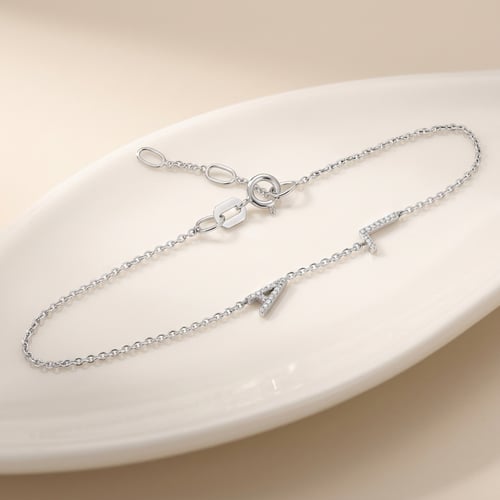 Armband mit zwei Buchstaben und Lab Grown Diamanten Annika