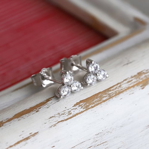 Romantische Ohrringe mit drei Diamanten Johnna