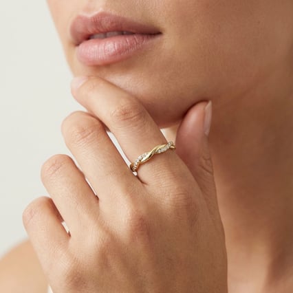 Gewundener Scheidungsring mit Lab Grown Diamanten Indra
