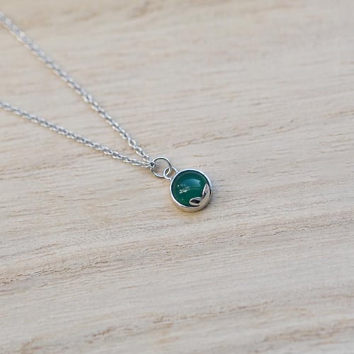 Goldkette mit Onyx-Cabochon Anhänger Azalea