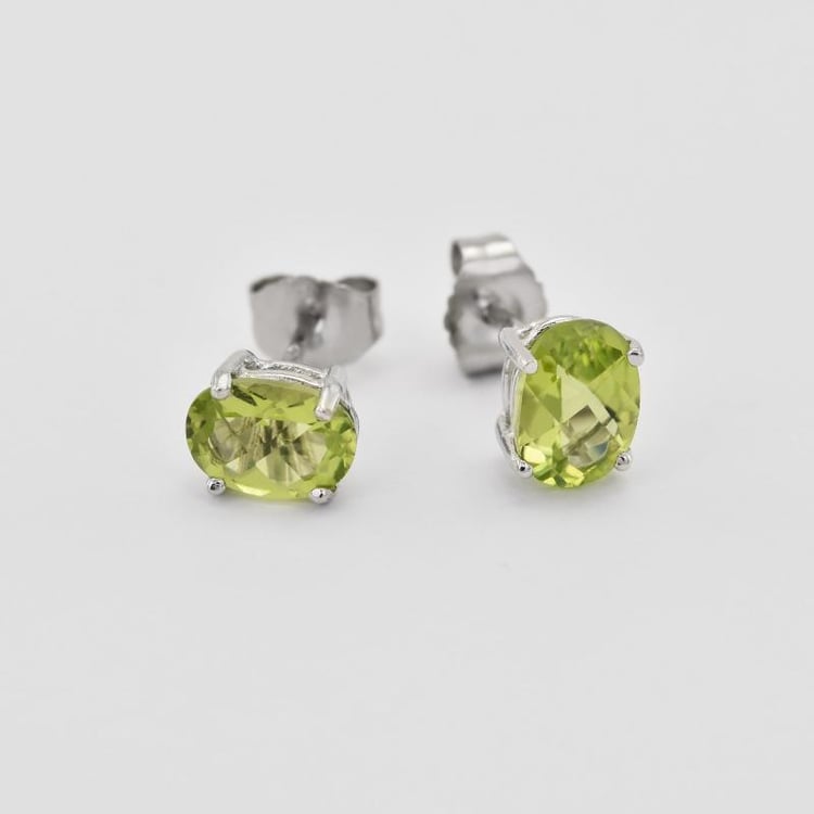 Goldene Ohrstecker mit Olivinen im Ovalschliff Qati 8035