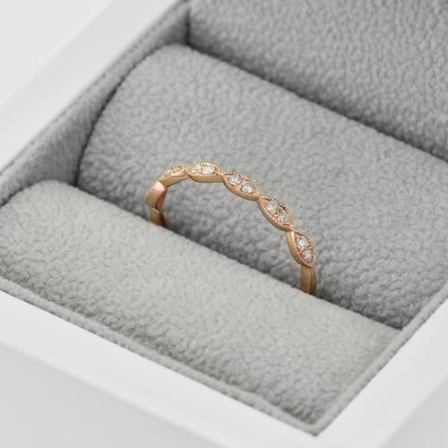 Zarter Eternity Ring mit Moissaniten Talita