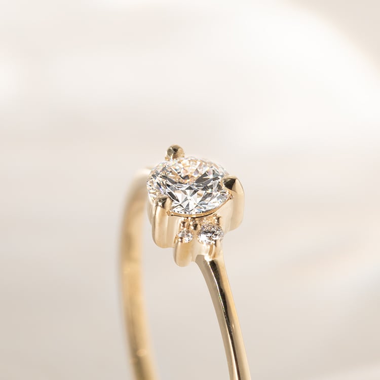 Goldener Cluster Ring mit 0.31 ct IGI zertifiziertem Diamanten Marine 140636