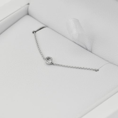 Minimalistisches Armband mit einem Moissaniten Bonato