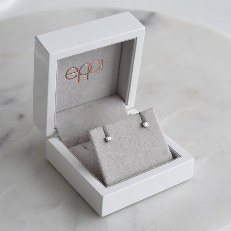 Ohrringe mit Diamanten und vier Krappen Christi 91955