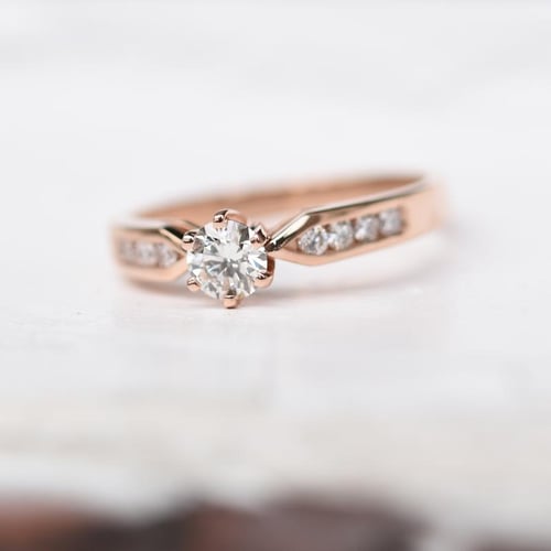 Verlobungsring mit Diamanten aus Gold Mita