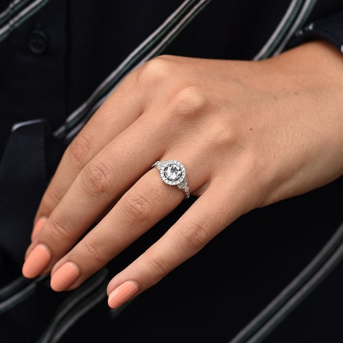 Verlobungsring mit Moissanit und lab-grown Diamanten Varana