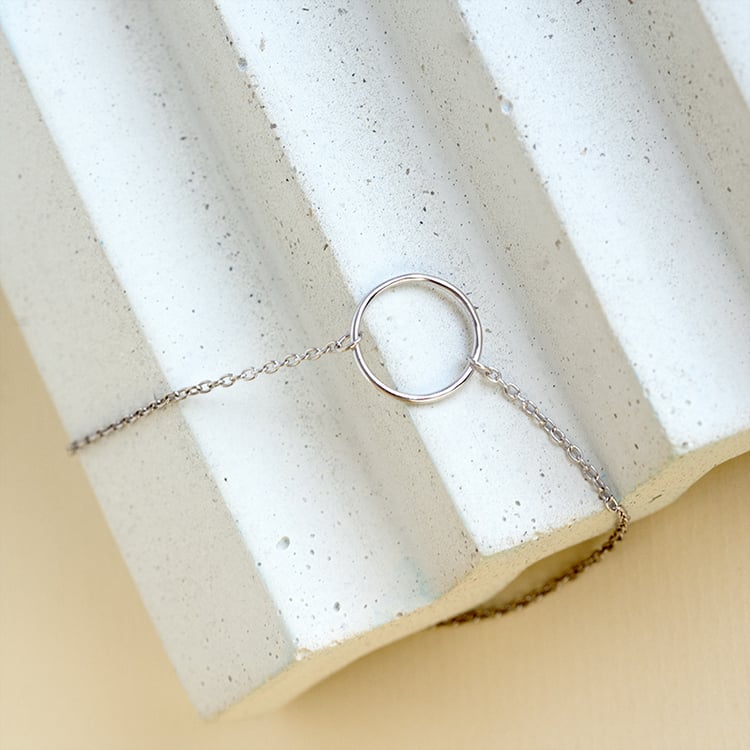 Silberne Halskette mit minimalistischer Form Karma 124674