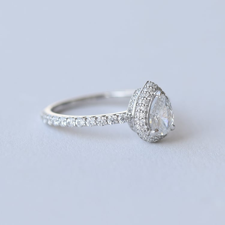 Tropfenschliff Diamant in Verlobungsring 61239