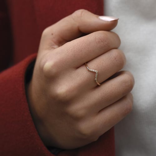 Goldener Ring mit Diamanten Bebeha